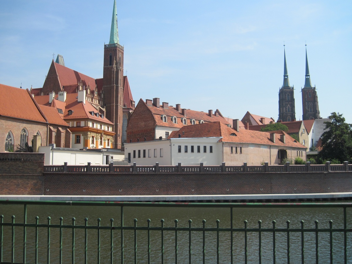 52-Breslavia-Isola della cattedrale vista dal fiume con i campanali e con la chiesa di S.Croce